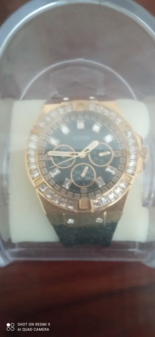 Reloj Guess Dorado con Cristales