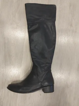 Botas altas de cuero negras una puesta muy cómodas