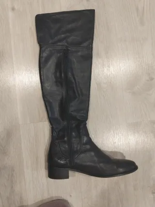 Botas altas de cuero negras una puesta muy cómodas