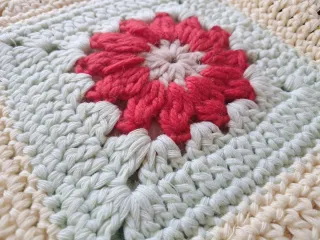 Copertina uncinetto granny "margherita"