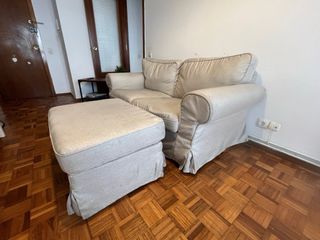 Sofá Ektorp 2 plazas + Reposapiés