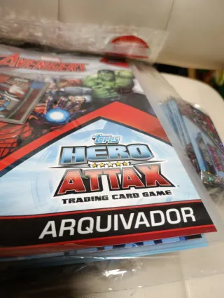 100 sobres + tin+ album  Avengers edición Portugal