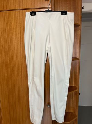 Leggings efecto piel Zara blancos