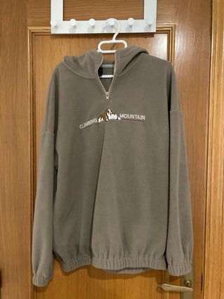 Polar beige con cremallera y estampado