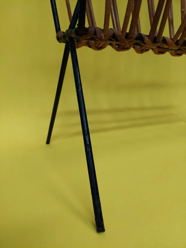 Portariviste vintage in rattan e metallo