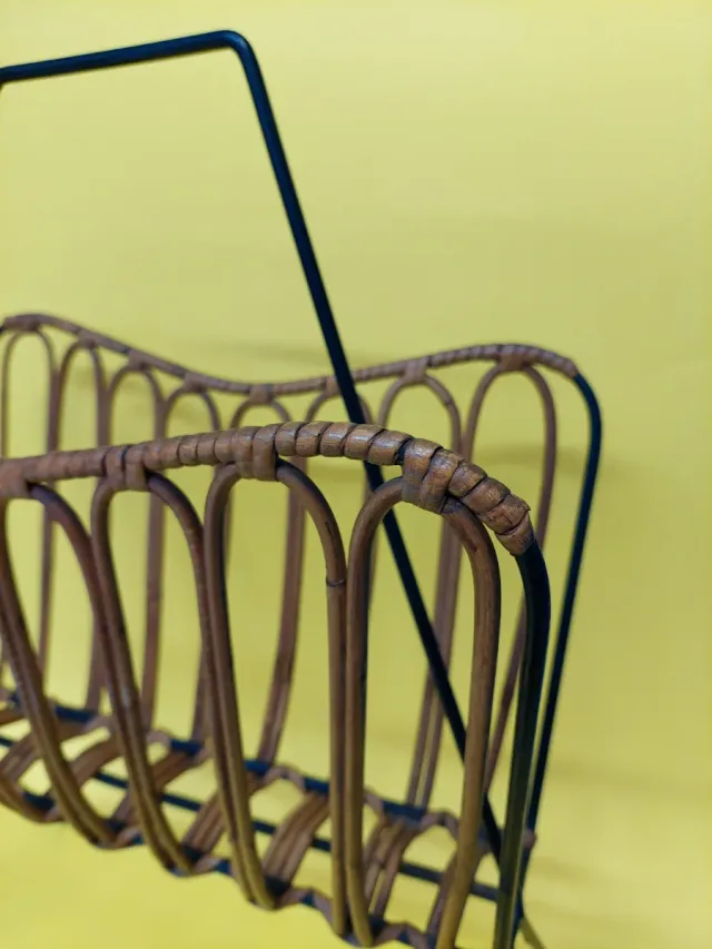 Portariviste vintage in rattan e metallo