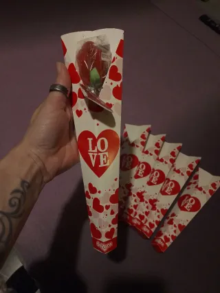 6 Cajas para rosas con corazones No incluye rosas