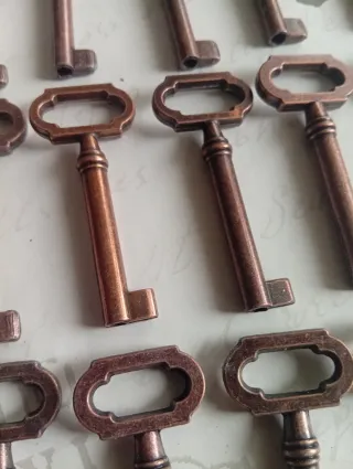 Lote de llaves antiguas para mueble