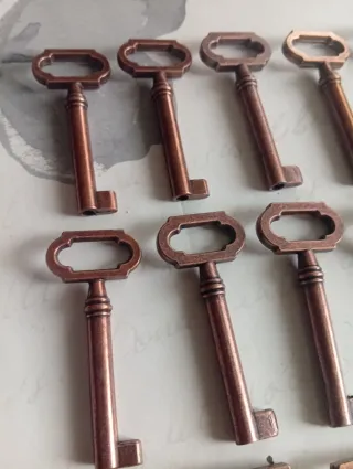 Lote de llaves antiguas para mueble