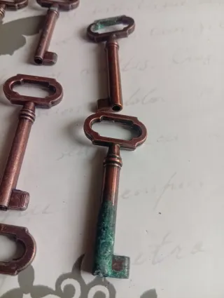 Lote de llaves antiguas para mueble