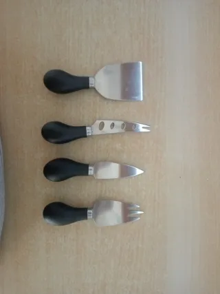 Set di 4 coltelli per formaggio