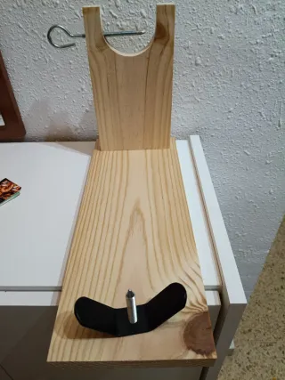 Jamonero de madera a estrenar
