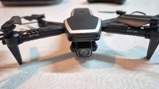 Dron plegable con cámara, mando y funda como nuevo