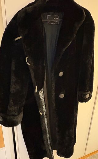 Casaco de pele preto comprido