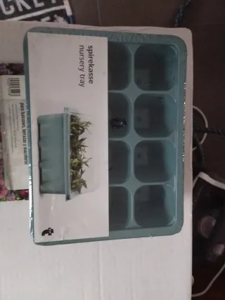 Bandeja semillero y abono plantas