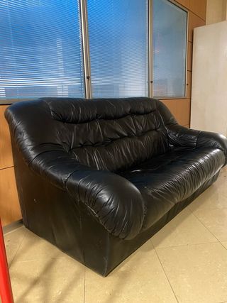 Sofá de piel de vacuno negro