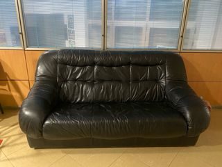 Sofá de piel de vacuno negro