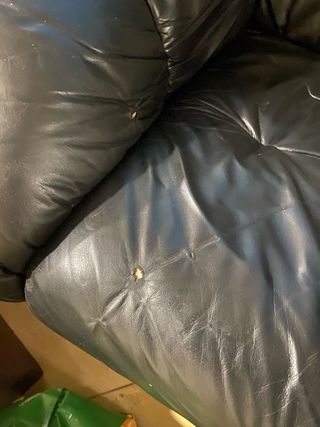 Sofá de piel de vacuno negro