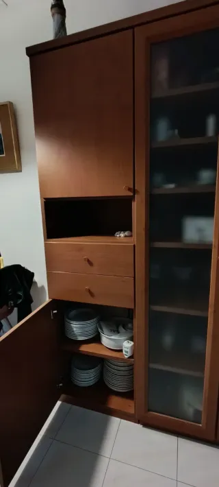 Mueble de comedor madera y cristal