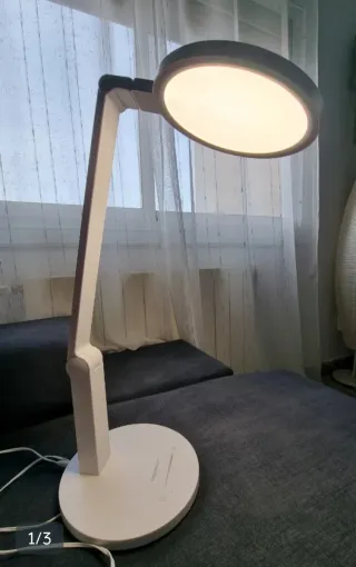 Lámpara de mesa LED moderna