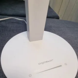 Lámpara de mesa LED moderna