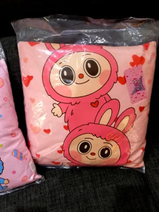 Par de cojines Labubu