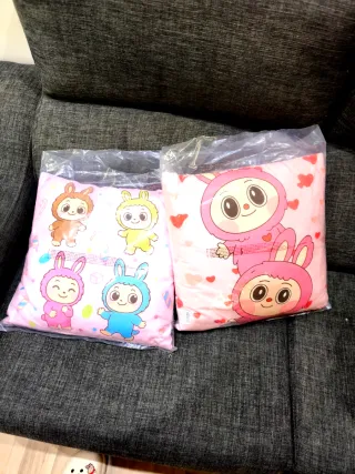 Par de cojines Labubu