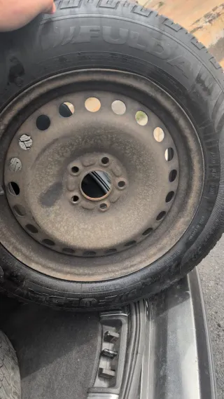 Llantas y neumáticos 4 estaciones 215/60 R 16 99H