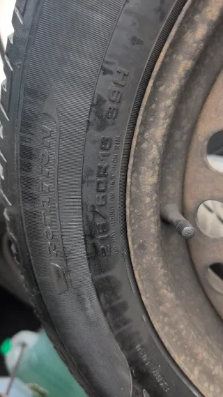 Llantas y neumáticos 4 estaciones 215/60 R 16 99H