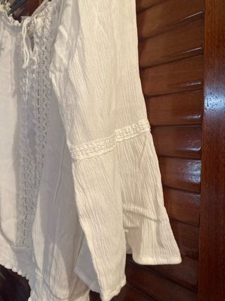 Blusa blanca estilo ibicenco