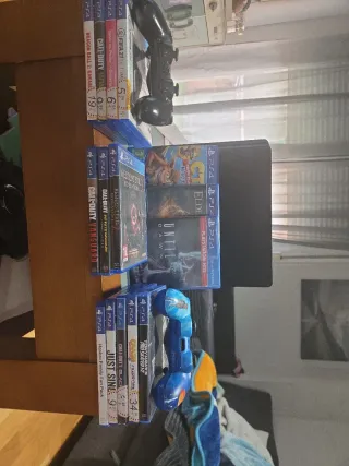 PS4 Slim 1TB + 2Mandos+ Juegos+Cables.