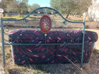 Cabecero de forja con detalle floral