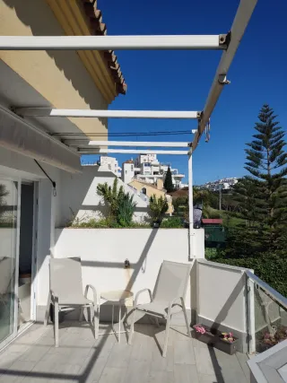 Pergolato in alluminio per esterni con tende da sole