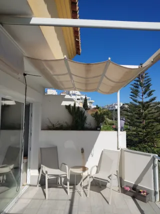 Pergolato in alluminio per esterni con tende da sole