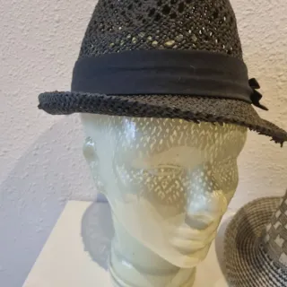 3 Cappelli Primavera Beige e Nero