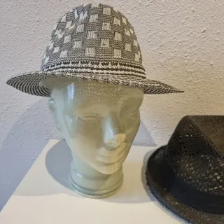 3 Cappelli Primavera Beige e Nero