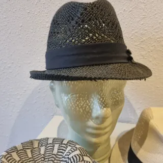 3 Cappelli Primavera Beige e Nero