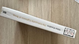 Libro Unbearable Lightness of Being Milan Kundera