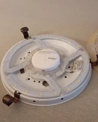 Plafón LED redondo blanco y marrón