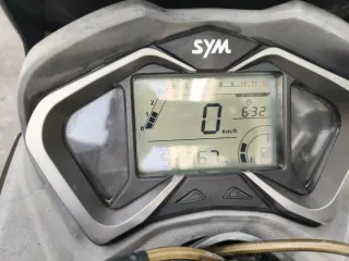 Moto Scooter SYM Negra Automática