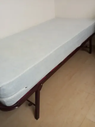 Somier de metal e madera + Colchón de muelles