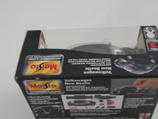 Maisto Volkswagen New Beetle Kit 1:24