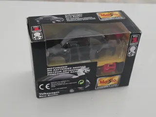 Maisto Volkswagen New Beetle Kit 1:24