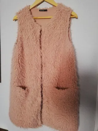 Chaleco rosa pelo Stradivarius Talla Única