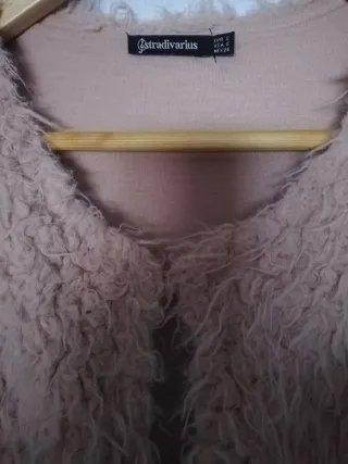 Chaleco rosa pelo Stradivarius Talla Única
