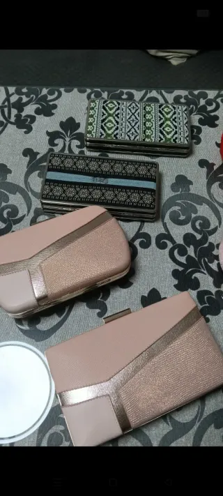 Lote bolsos y carteras beige y rosa