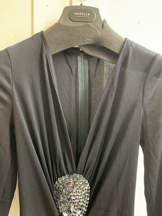 Abito da sera nero con decorazioni