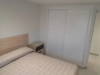 Se alquila piso en Avda. Granada