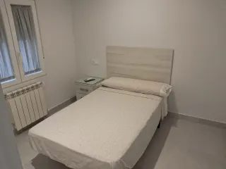 Se alquila piso en Avda. Granada