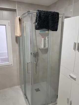 Se alquila piso en Avda. Granada